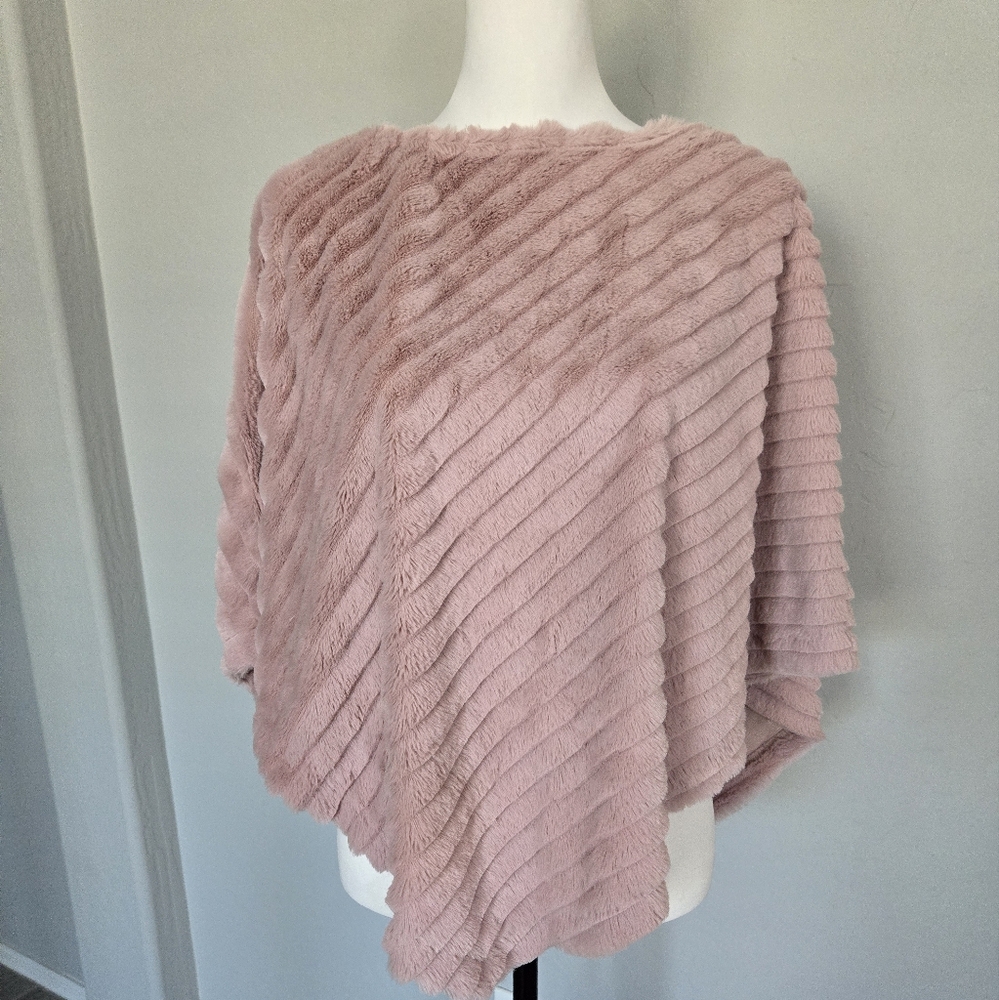Anthony Marc New York Faux Fur Ponch Cape Pale Pink Cute Goth Barbiecore Sz S/M